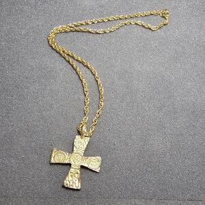 MUSEUM OF FINE ARTS M.F.A. MALTESE STYLE CROSS PENDANT NECKLACE 24" GOLD TONE CH